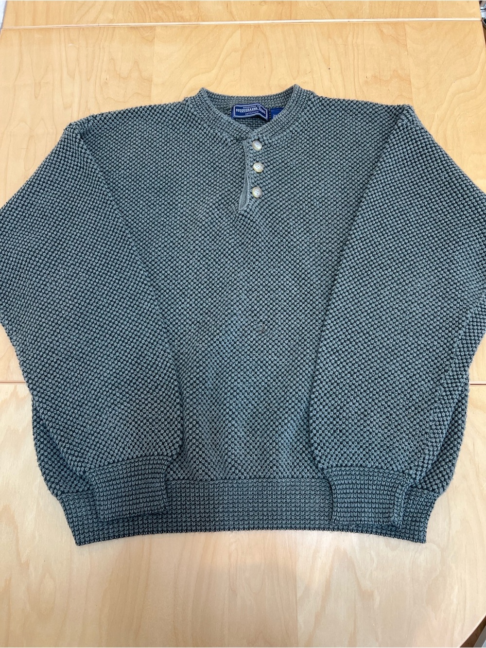 Men's Textured Crewneck Sweater in olive Green and black